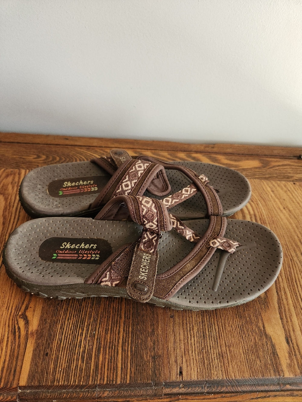 Women's Brown Skechers Reggae Trailway Flip Flop Sz 9